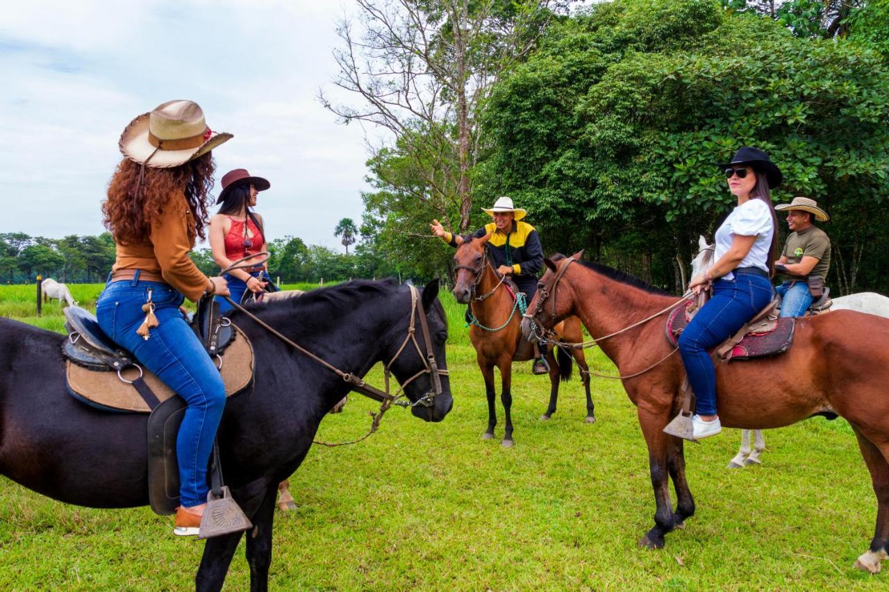Hotel Campestre La Potra Apiay Екстер'єр фото